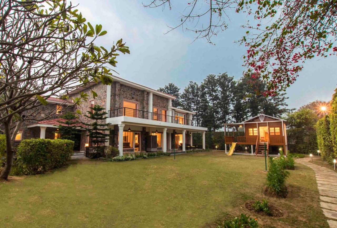 Stayvista At The Banyan Abode With Pool Table, Pet Friendly & Outdoor Pool Manesar Extérieur photo
