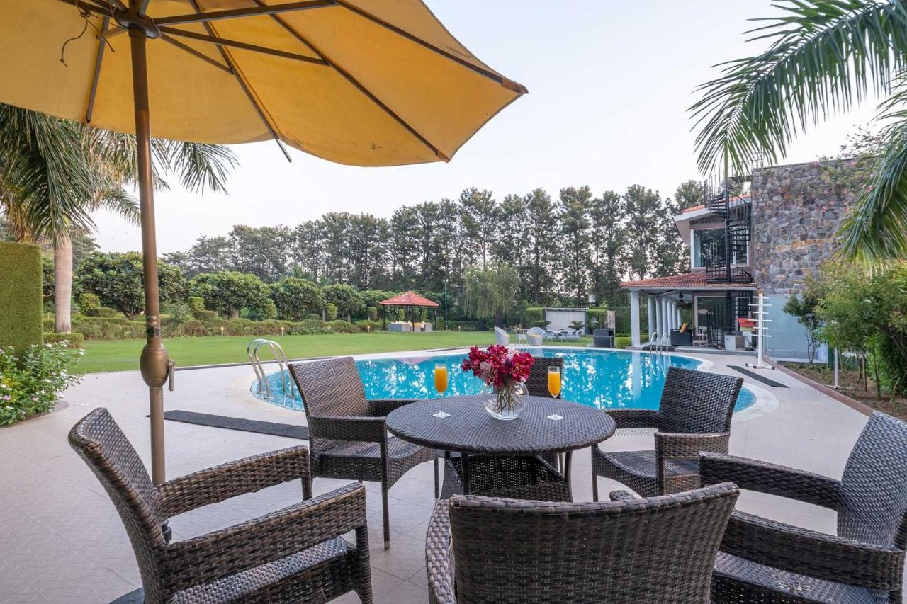 Stayvista At The Banyan Abode With Pool Table, Pet Friendly & Outdoor Pool Manesar Extérieur photo