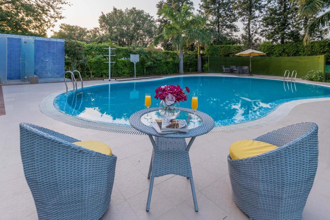 Stayvista At The Banyan Abode With Pool Table, Pet Friendly & Outdoor Pool Manesar Extérieur photo