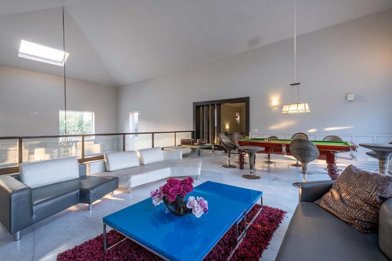 Stayvista At The Banyan Abode With Pool Table, Pet Friendly & Outdoor Pool Manesar Extérieur photo