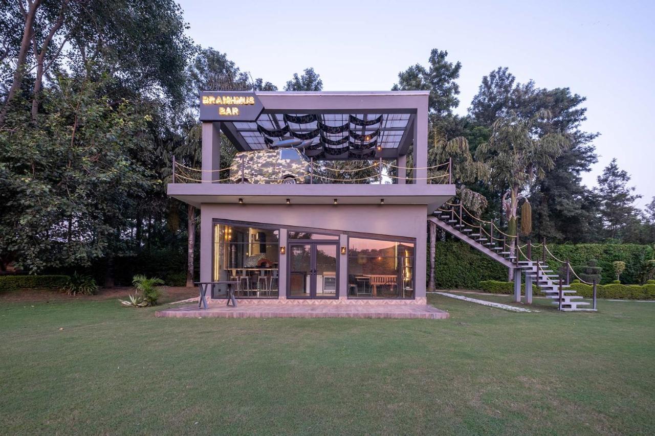 Stayvista At The Banyan Abode With Pool Table, Pet Friendly & Outdoor Pool Manesar Extérieur photo