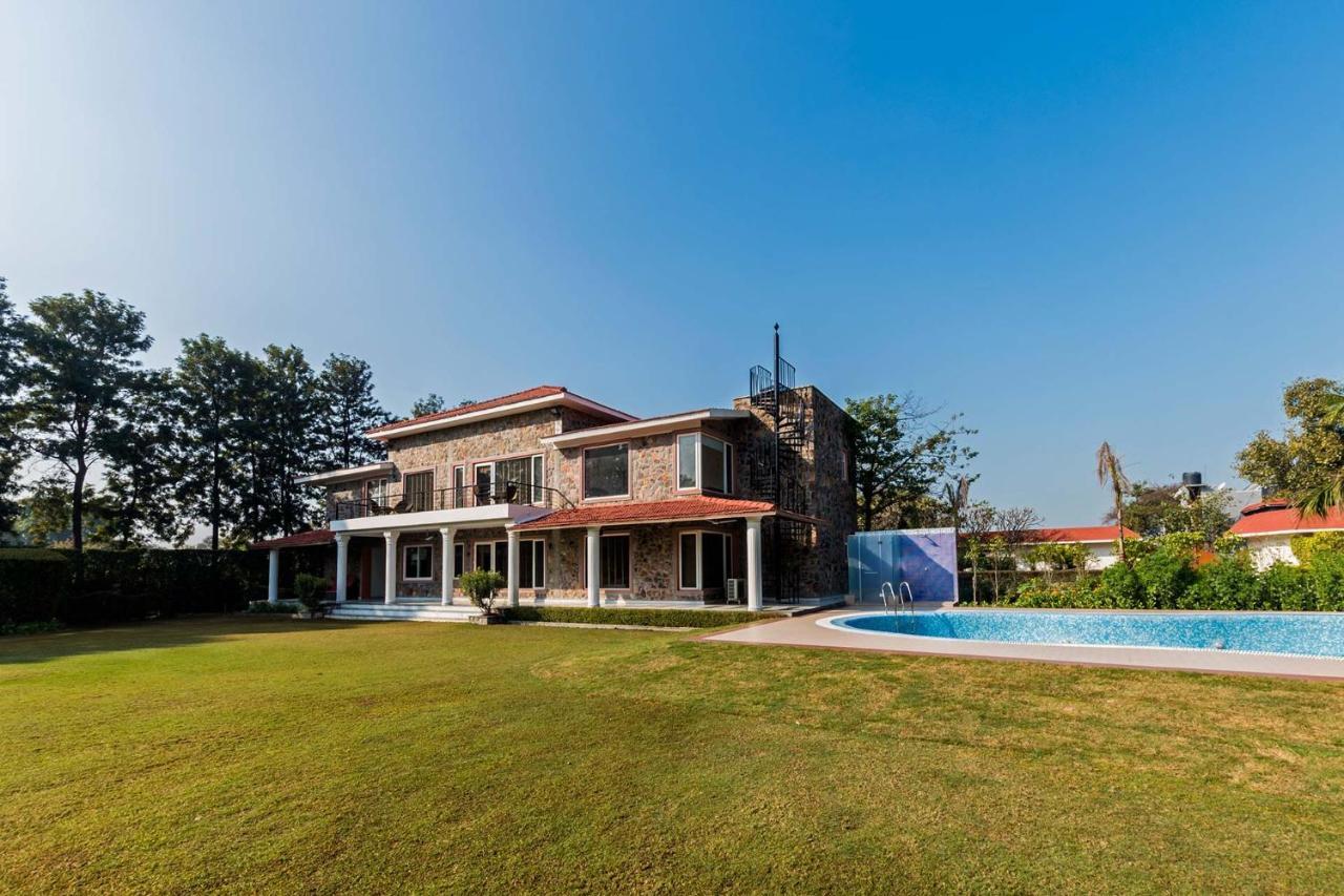 Stayvista At The Banyan Abode With Pool Table, Pet Friendly & Outdoor Pool Manesar Extérieur photo