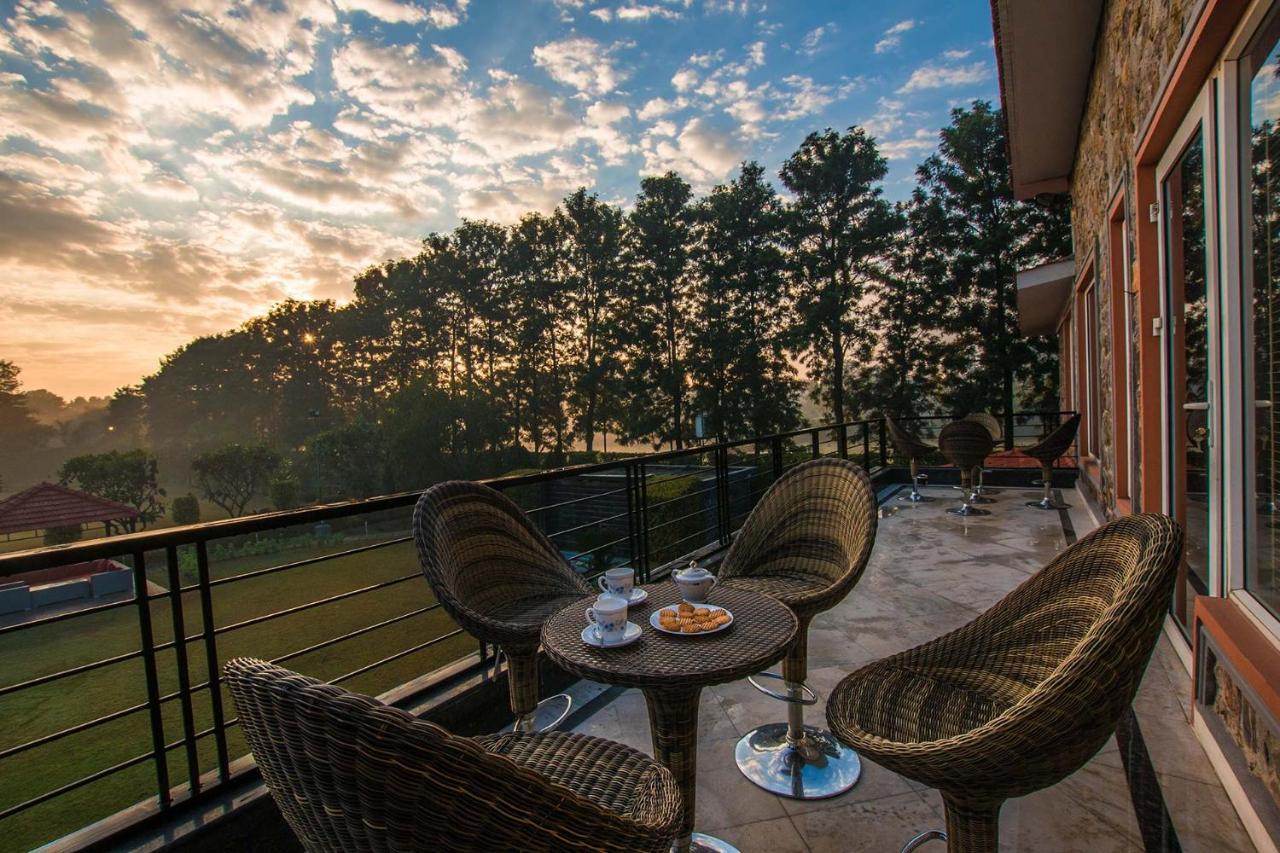 Stayvista At The Banyan Abode With Pool Table, Pet Friendly & Outdoor Pool Manesar Extérieur photo