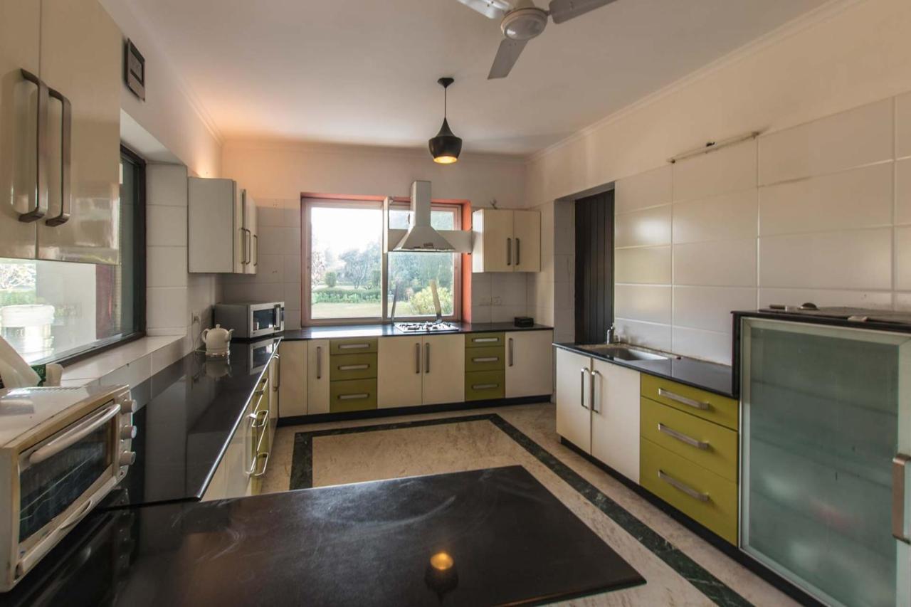 Stayvista At The Banyan Abode With Pool Table, Pet Friendly & Outdoor Pool Manesar Extérieur photo
